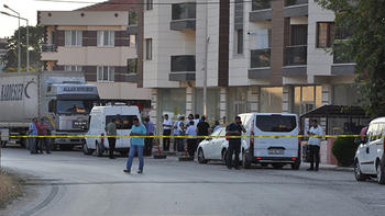 Polisler giriş çıkışı kapattı: Silahlı çatışma