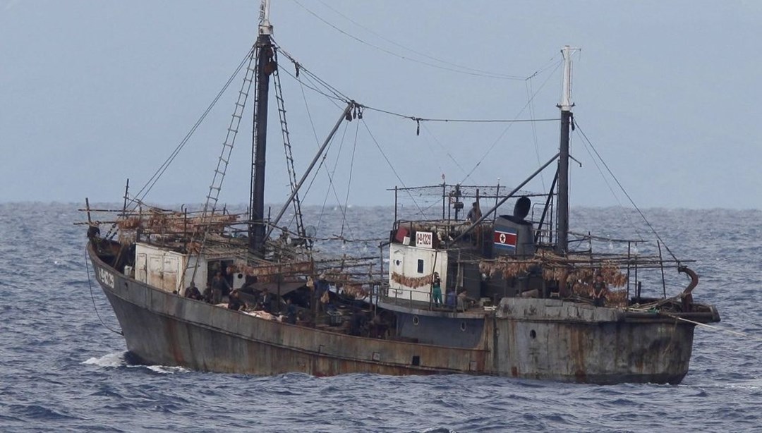 Kuzey Kore, Doğu Denizi’nde mahsur kalan gemisini kurtardı