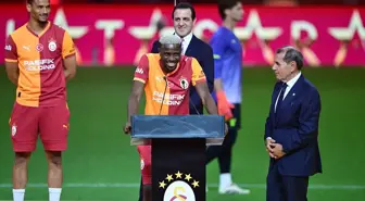 Galatasaray’da Osimhen ve Sane için İmza Töreni Düzenlendi