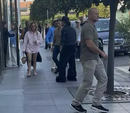Jennifer Lopez'den İstanbul konseri öncesi alışveriş turu