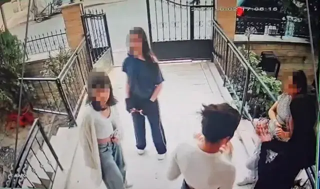 Bu çocuklara ne oldu! 13 yaşlarındaki 5 kız bıçakla ev bastı